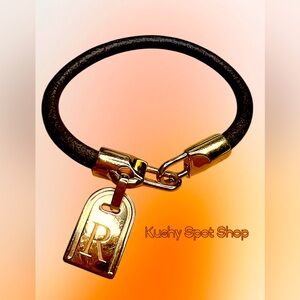 Vintage✨ MILOR ITALY™️ Bronze in Gold Tone “R” initial tag Leather Mod Bracelet